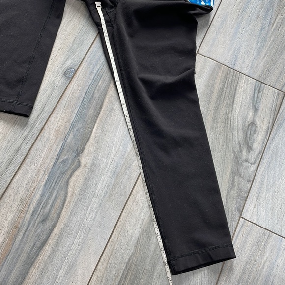 Lululemon Black Capri with Blue Floral Waist Size 4 - Picture 3 of 6